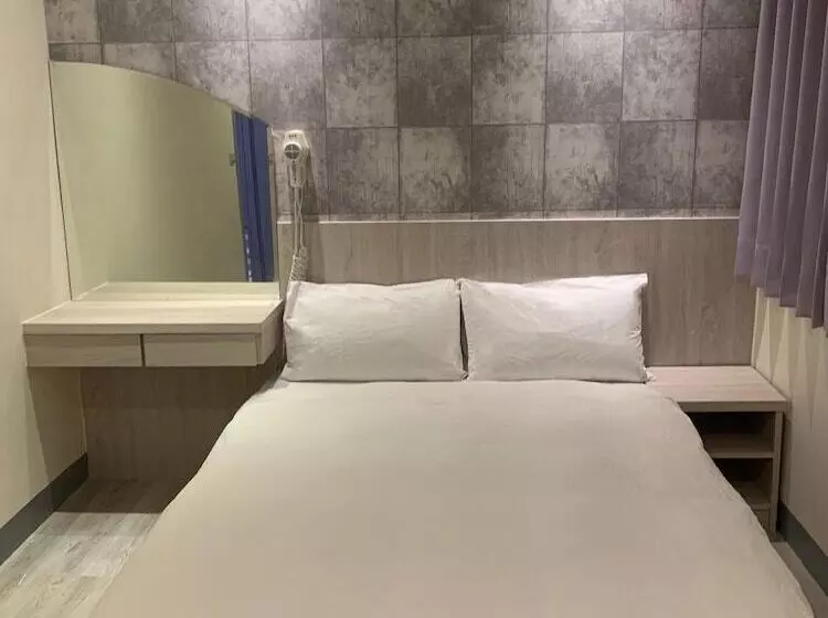 هاستل 和興大飯店  小島遊