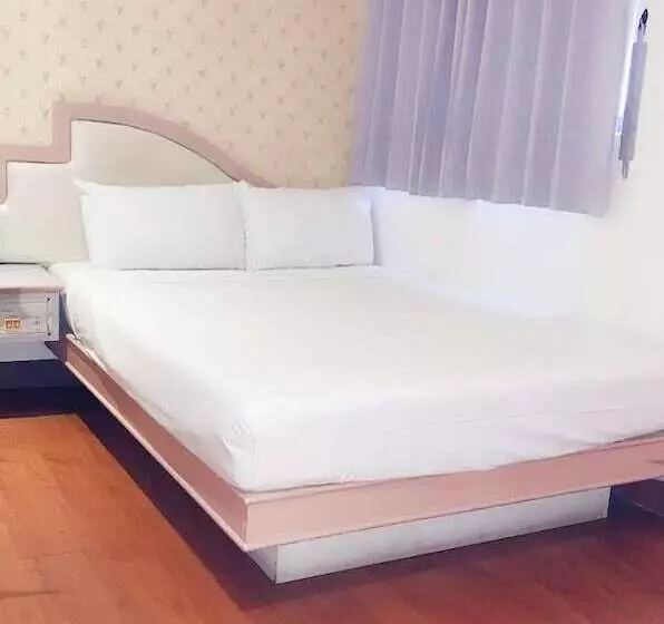 هاستل 和興大飯店  小島遊