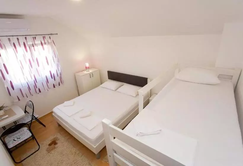 هاستل Guesthouse Aurora