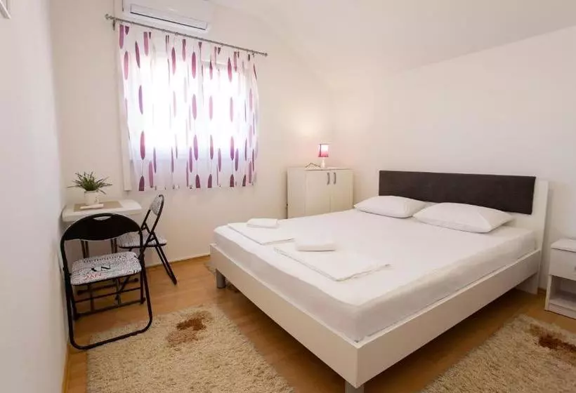 هاستل Guesthouse Aurora