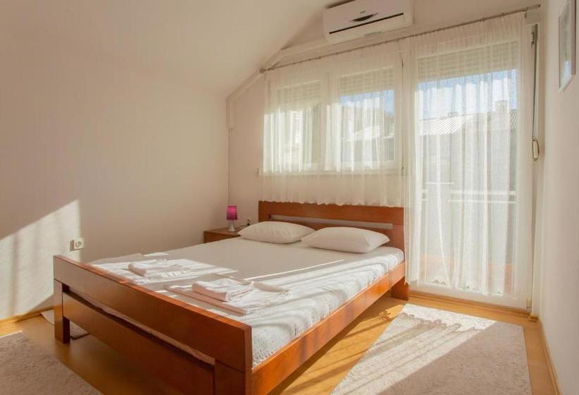 هاستل Guesthouse Aurora