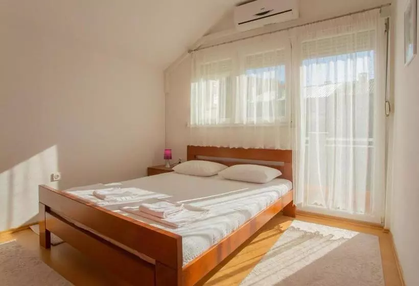 هاستل Guesthouse Aurora