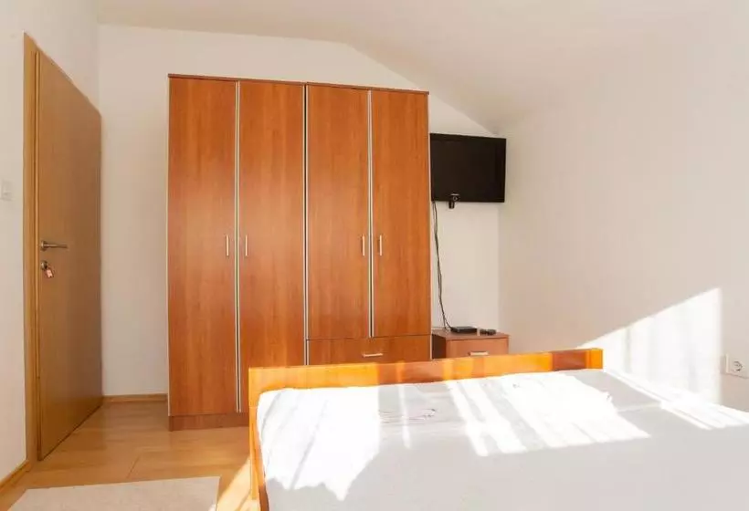 هاستل Guesthouse Aurora