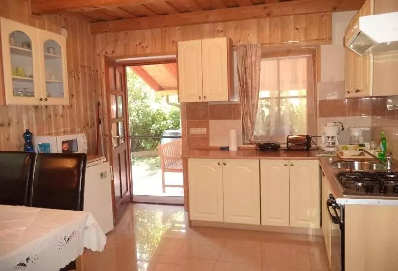 پانسیون Kinga House
