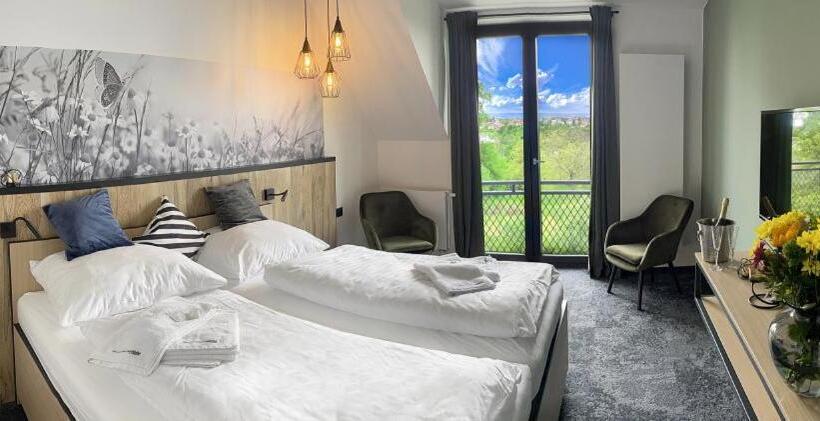 Restaurant & Pension U Hradu