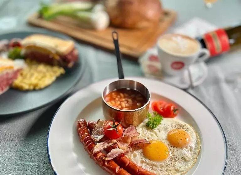 Restaurant & Pension U Hradu