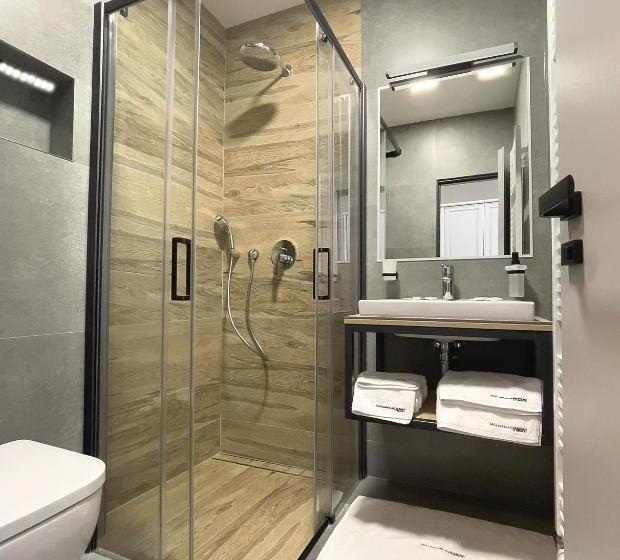 Restaurant & Pension U Hradu