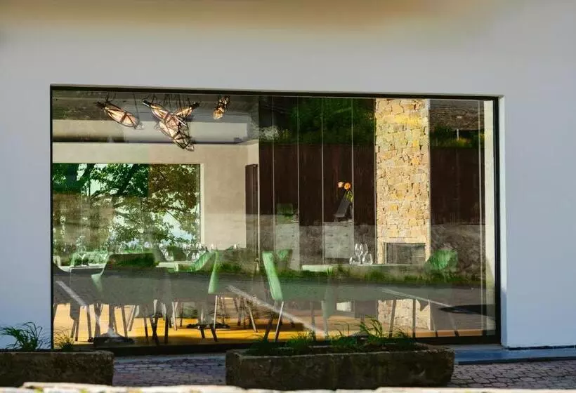 Restaurant & Pension U Hradu