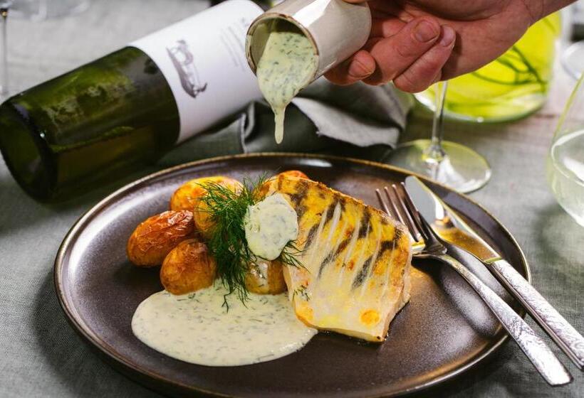 Restaurant & Pension U Hradu