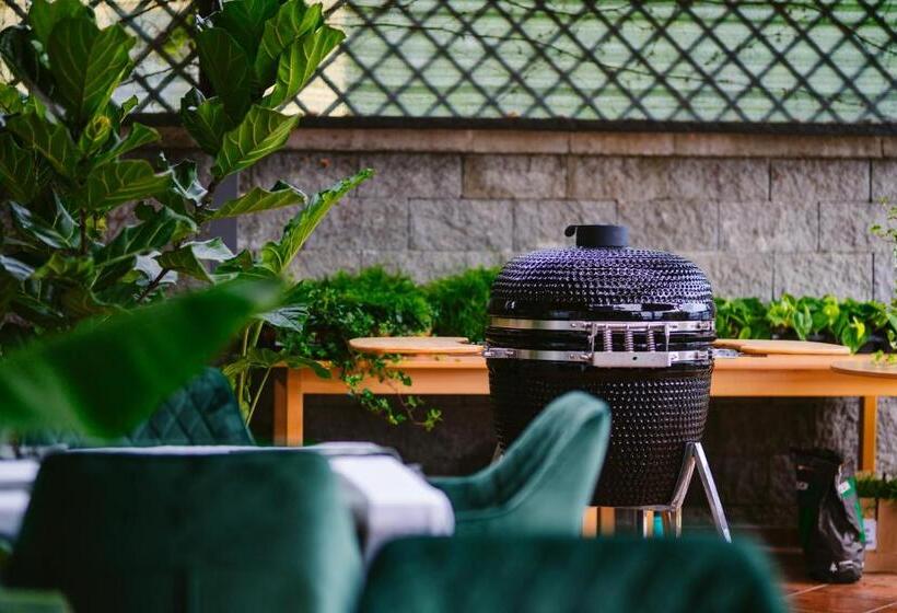 Restaurant & Pension U Hradu