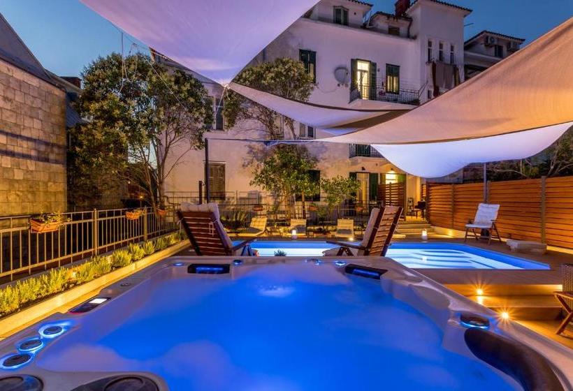 Bed and Breakfast Evala Luxury Rooms With Pool And Garden