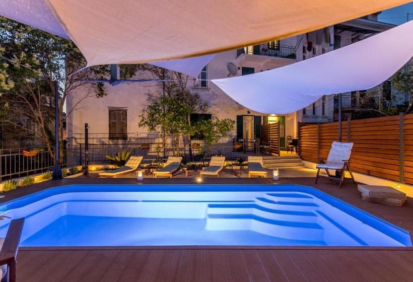 Bed and Breakfast Evala Luxury Rooms With Pool And Garden