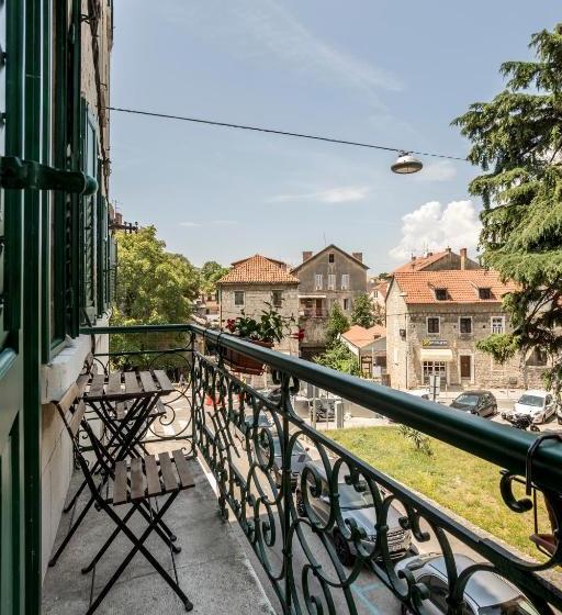 Bed and Breakfast Evala Luxury Rooms With Pool And Garden