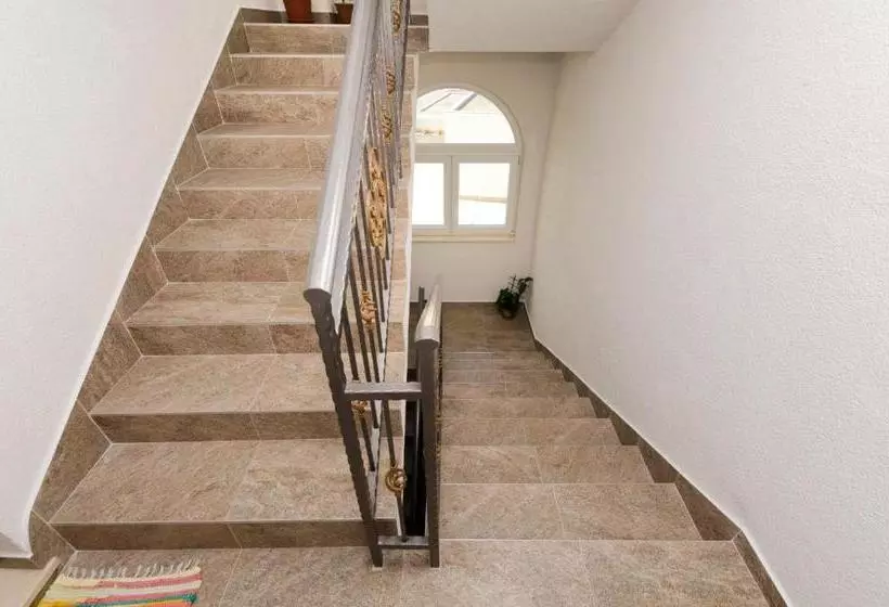 Apartments Mime
