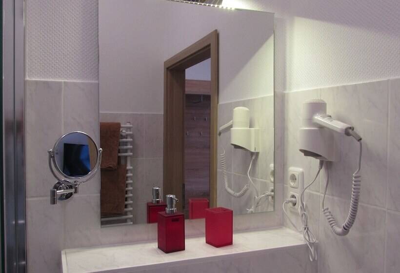 Eifel Quartier Pension Und Gasthof Em Gardestüffje