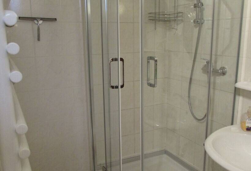 Eifel Quartier Pension Und Gasthof Em Gardestüffje