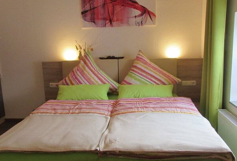 Eifel Quartier Pension Und Gasthof Em Gardestüffje