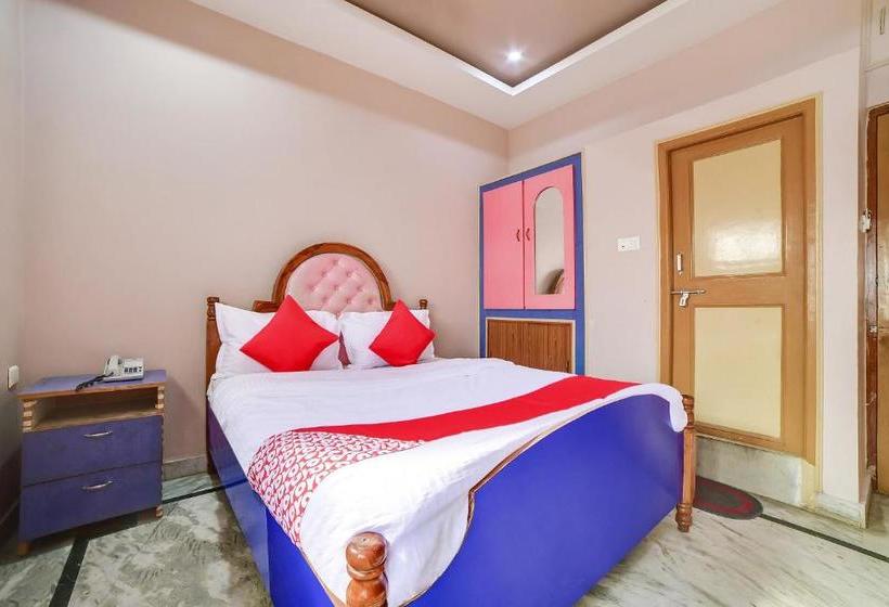 هتل Oyo 65103 Hashmi Residency