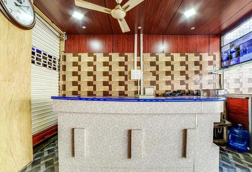 هتل Oyo 65103 Hashmi Residency