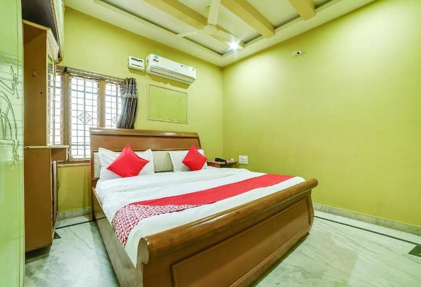 هتل Oyo 65103 Hashmi Residency