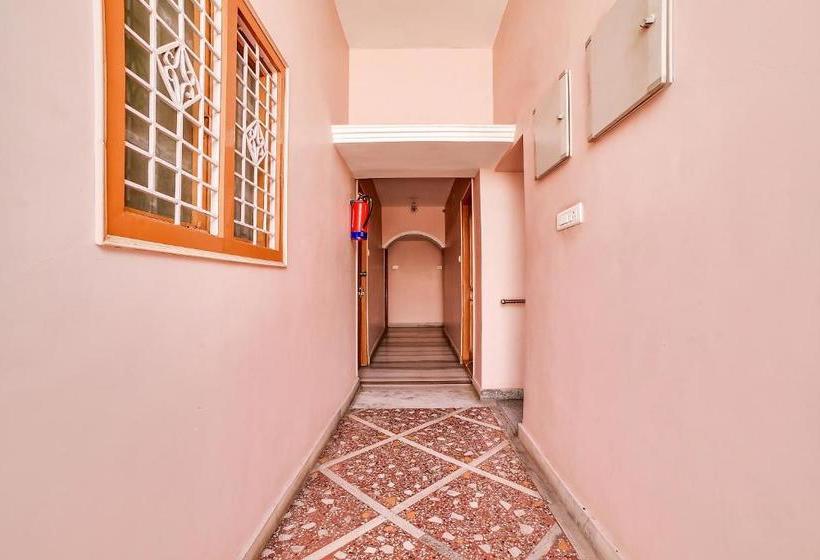 هتل Oyo 65103 Hashmi Residency