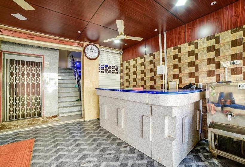 هتل Oyo 65103 Hashmi Residency