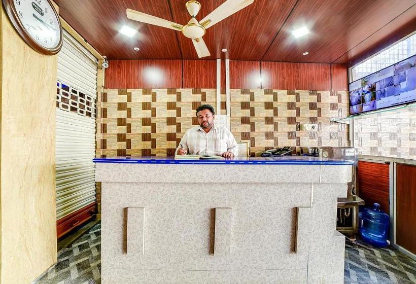 هتل Oyo 65103 Hashmi Residency