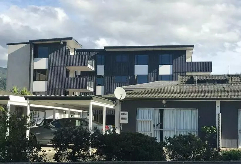 Riverwalk Apartments