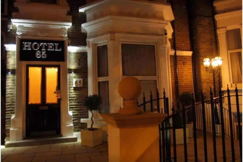 فندق 65