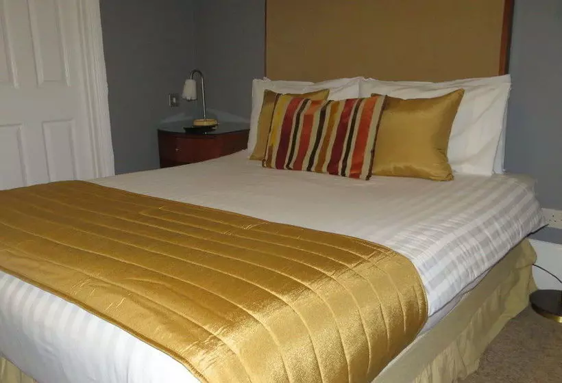 Hotelli Ambassador Court