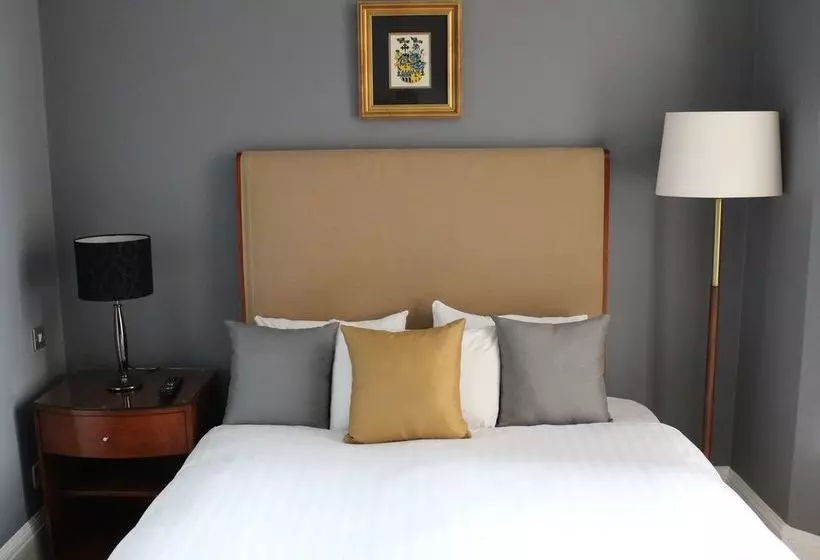 Hotelli Ambassador Court