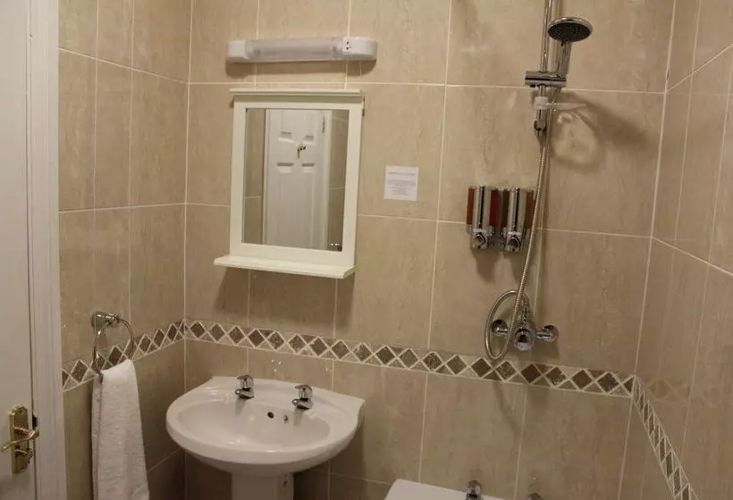 Hotelli Ambassador Court