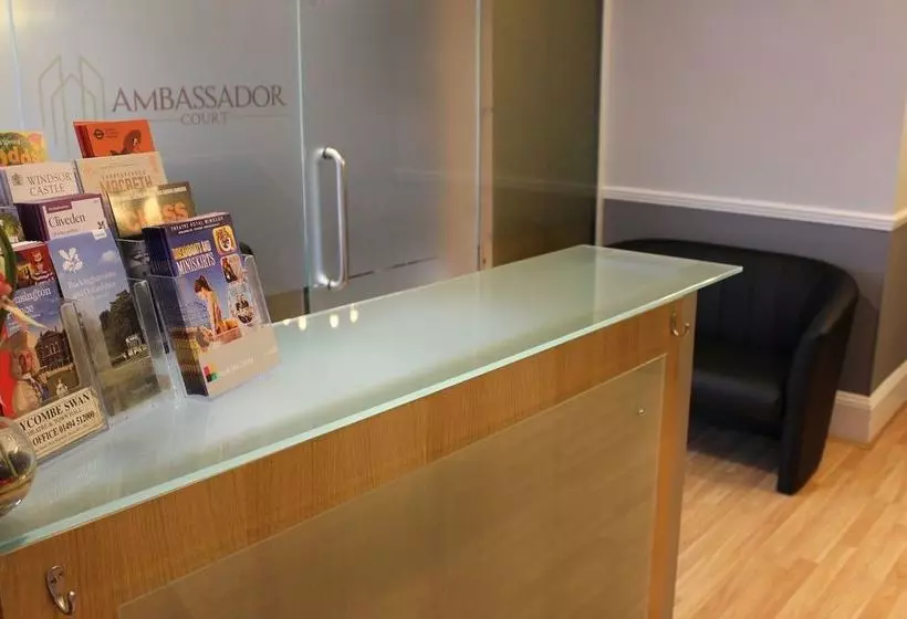 Hotelli Ambassador Court