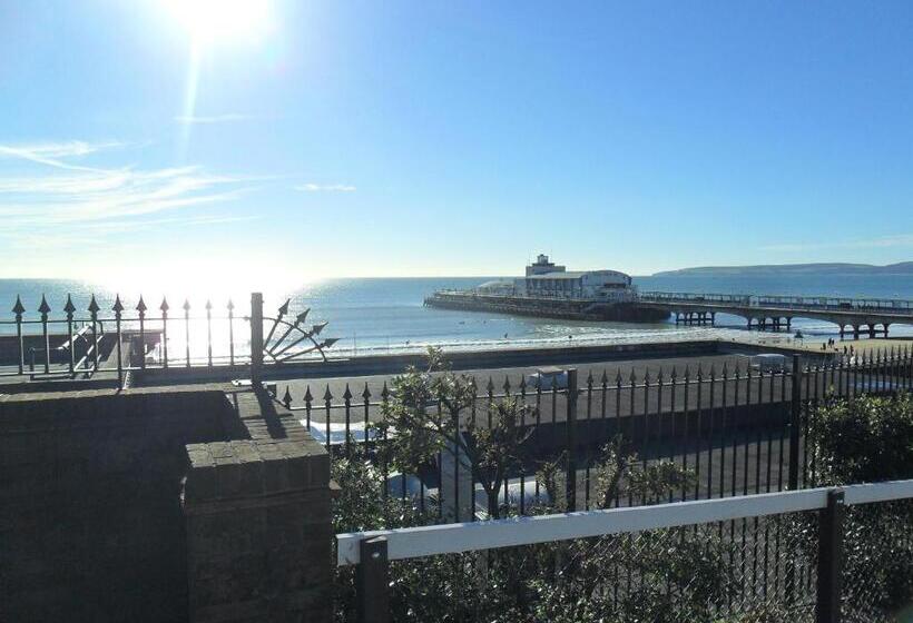 Отель Cecil Court