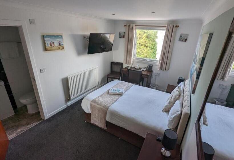 Отель Cecil Court