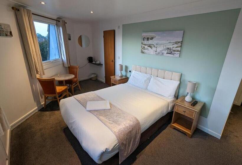 Отель Cecil Court