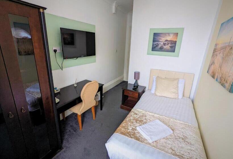 Отель Cecil Court