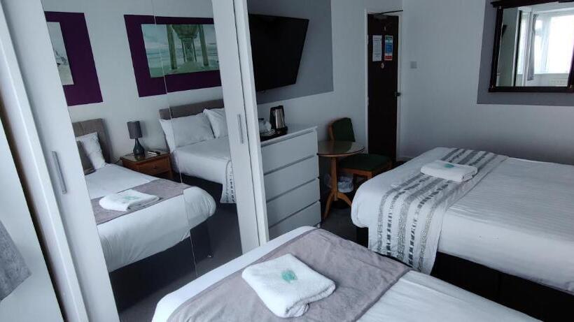 Отель Cecil Court