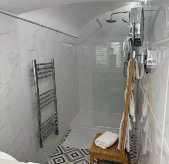 هتل Jewells Guest Accommodation