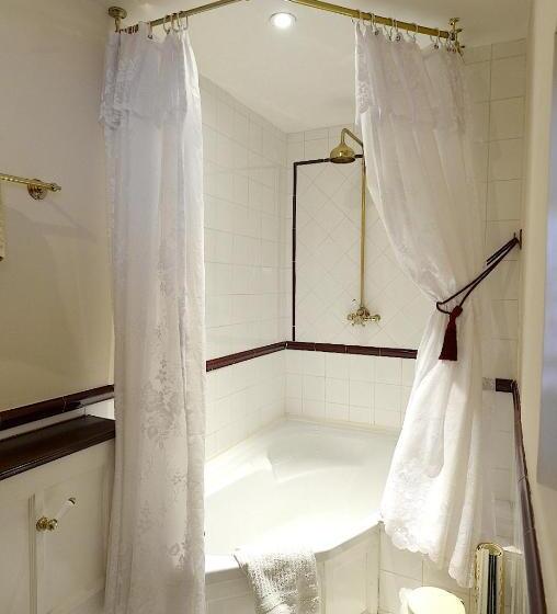 فندق Meryan House