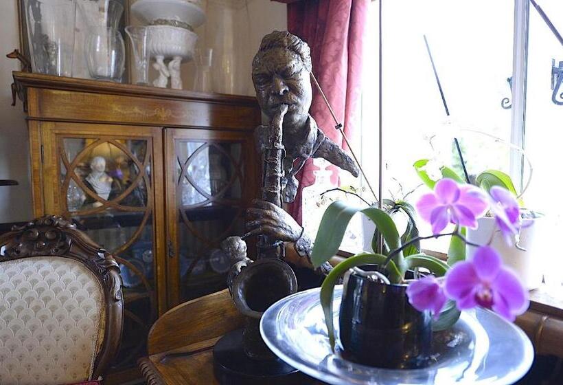 فندق Meryan House