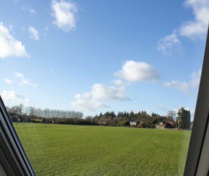 Отель New Forest Lodge