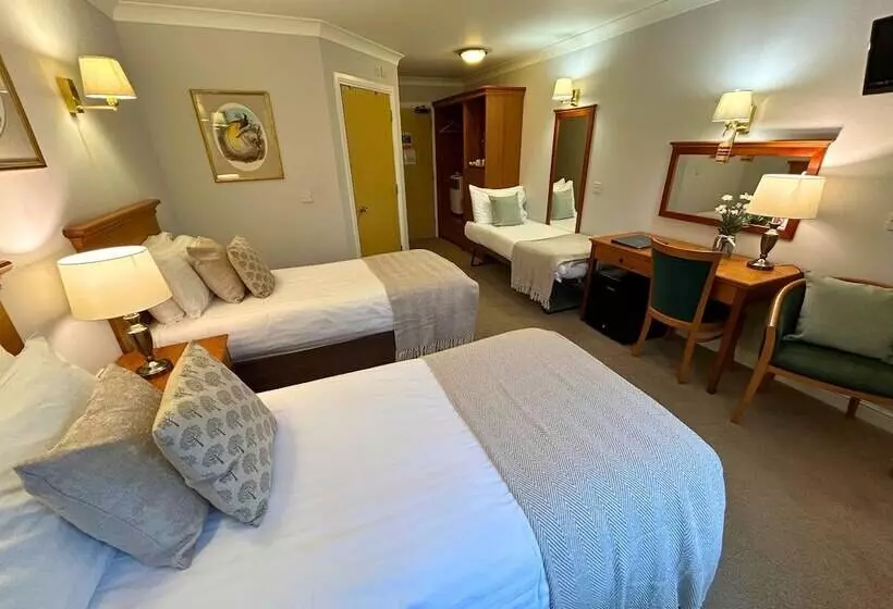 Отель New Forest Lodge