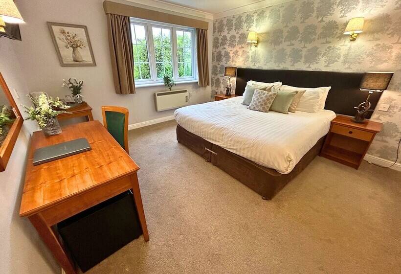 Отель New Forest Lodge