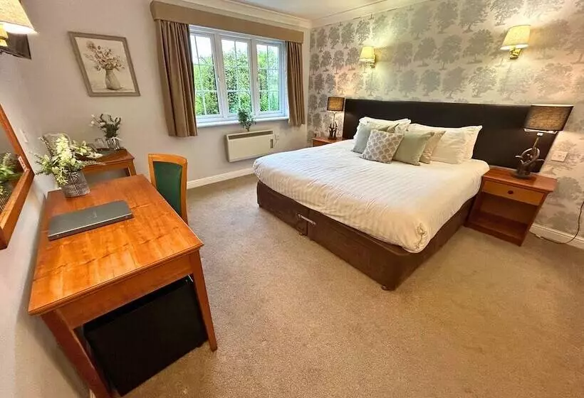 Отель New Forest Lodge