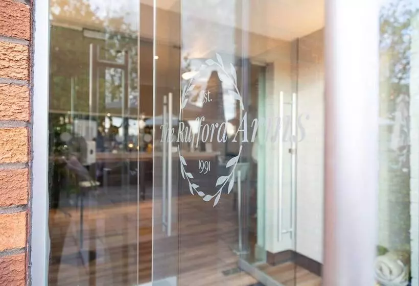 ホテル Rufford Arms