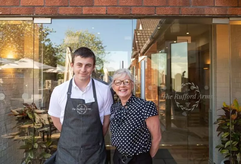ホテル Rufford Arms