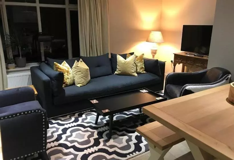 Отель Scarborough Hill Country Inn