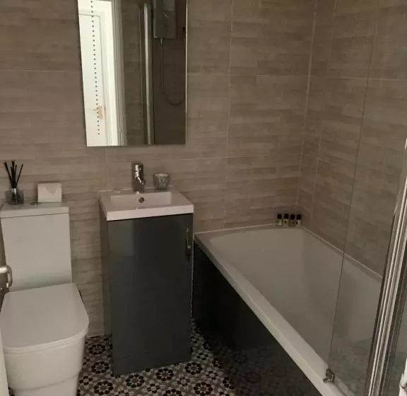 Отель Scarborough Hill Country Inn