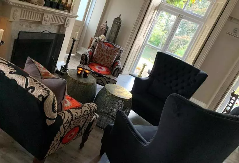 Отель Scarborough Hill Country Inn